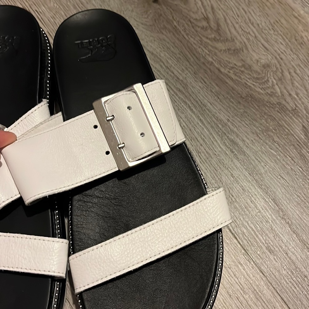 Sandal